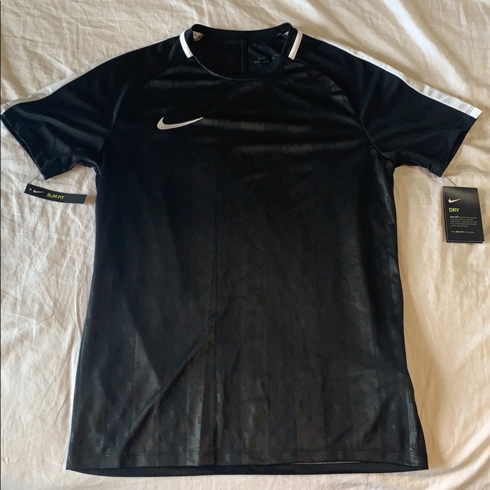 NIKE - Dri-Fit / Slim Fit Active Wear Shirt Medium